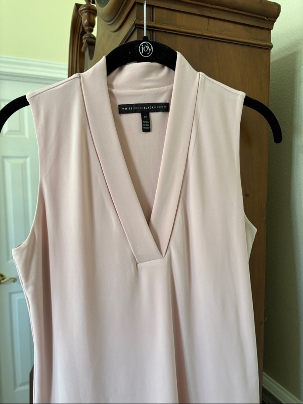 2 White House Black Market Sleeveless Lined V-Neck Tops: Pink White Polka Dot - Picture 4 of 16